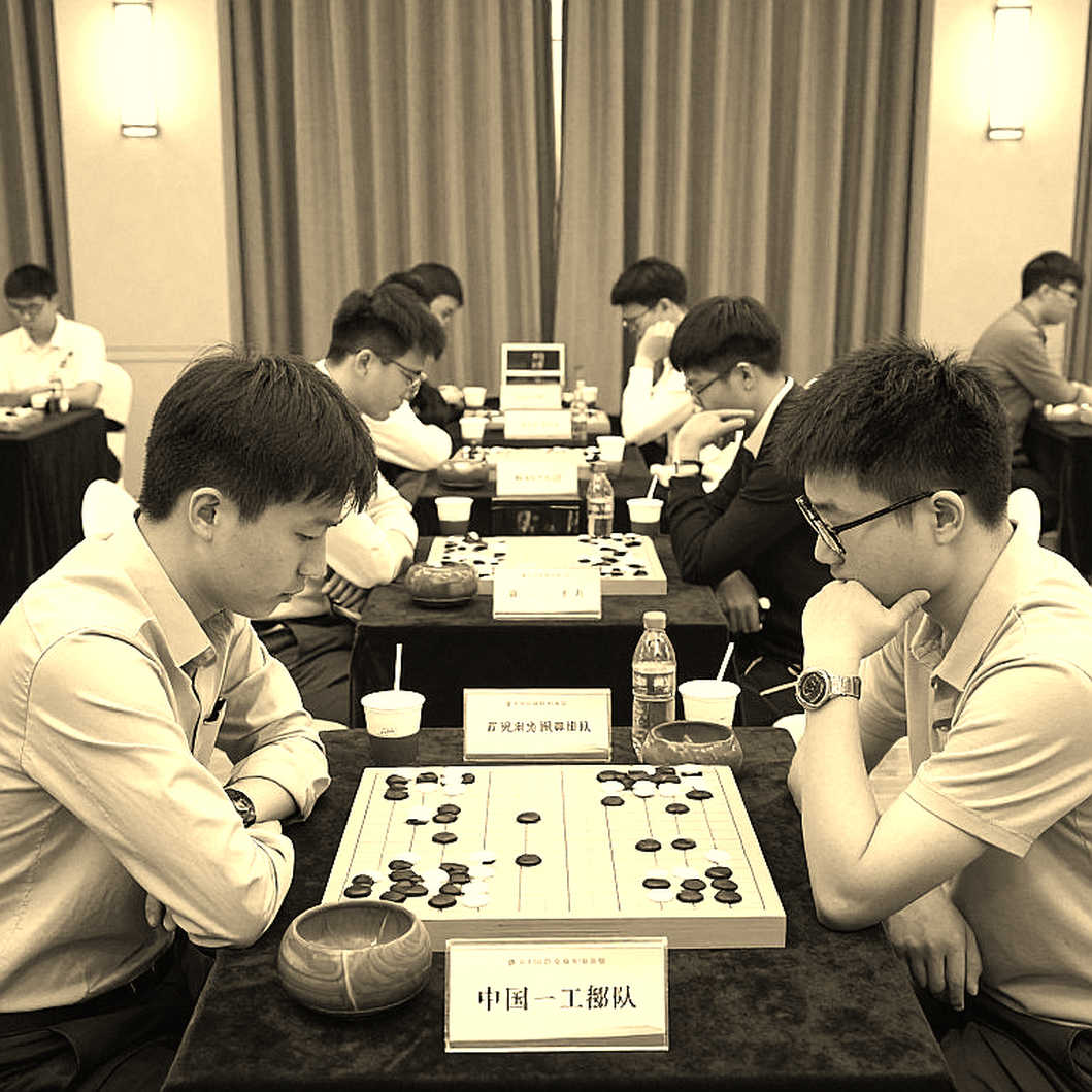 ChessBase Magazine #225: प्राग 2026, सत्ताईस मिनिएचर और उस कमरे का सन्नाटा जिसे कैमरा नहीं देखता